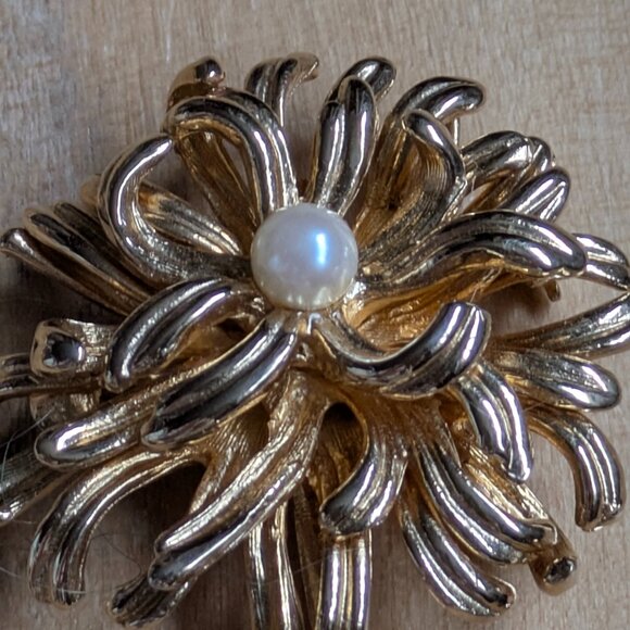 120 Flower brooch - gold - Picture 2 of 5